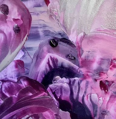 mit Amethysten besetzt